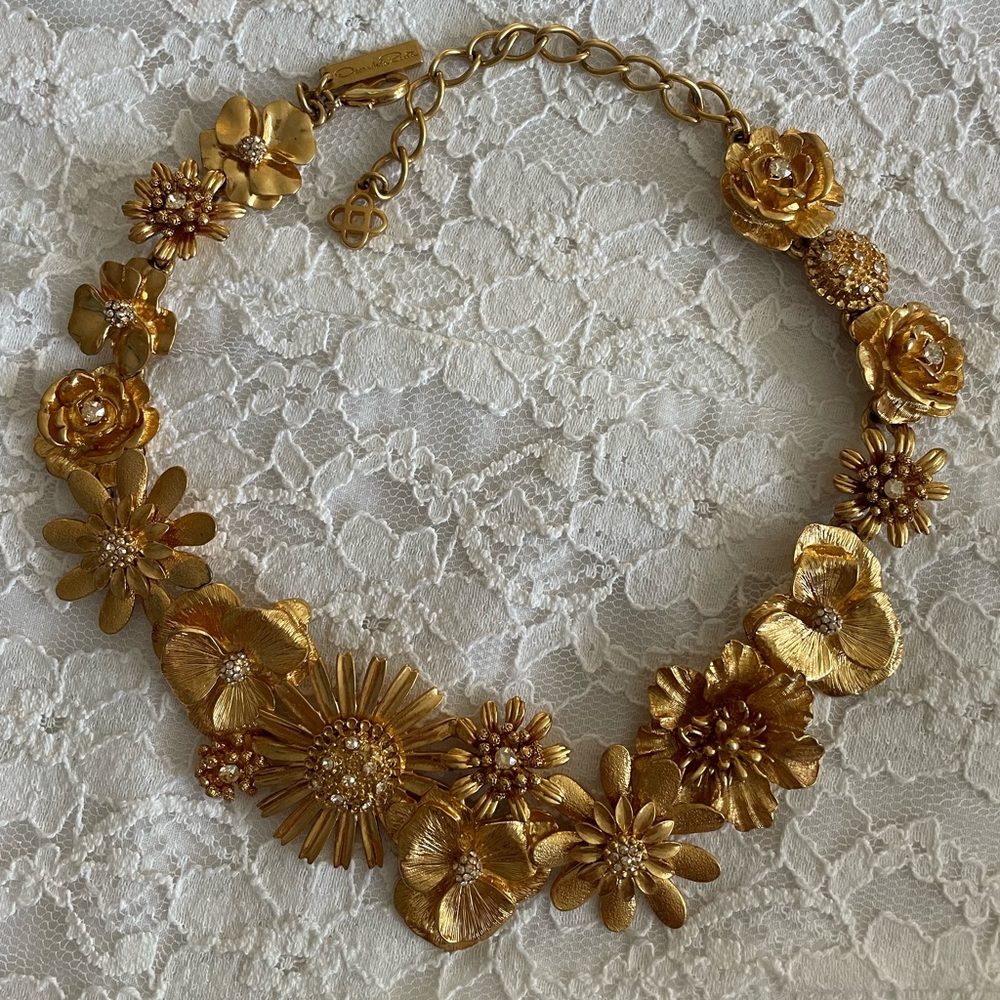 RARE OSCAR DE LA RENTA FLOWER NECKLACE NWOT